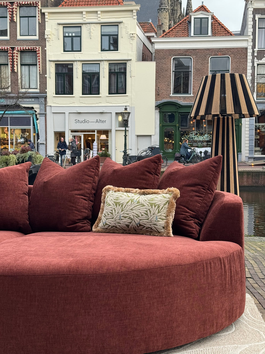 Bank Verona bordeaux