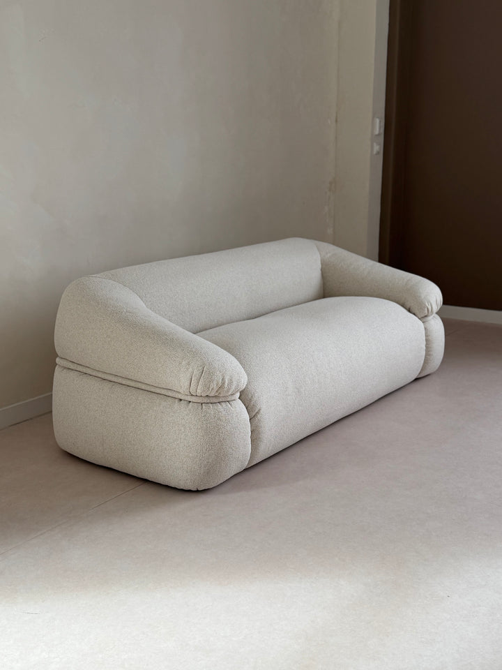 Showmodel Bank Sunday white