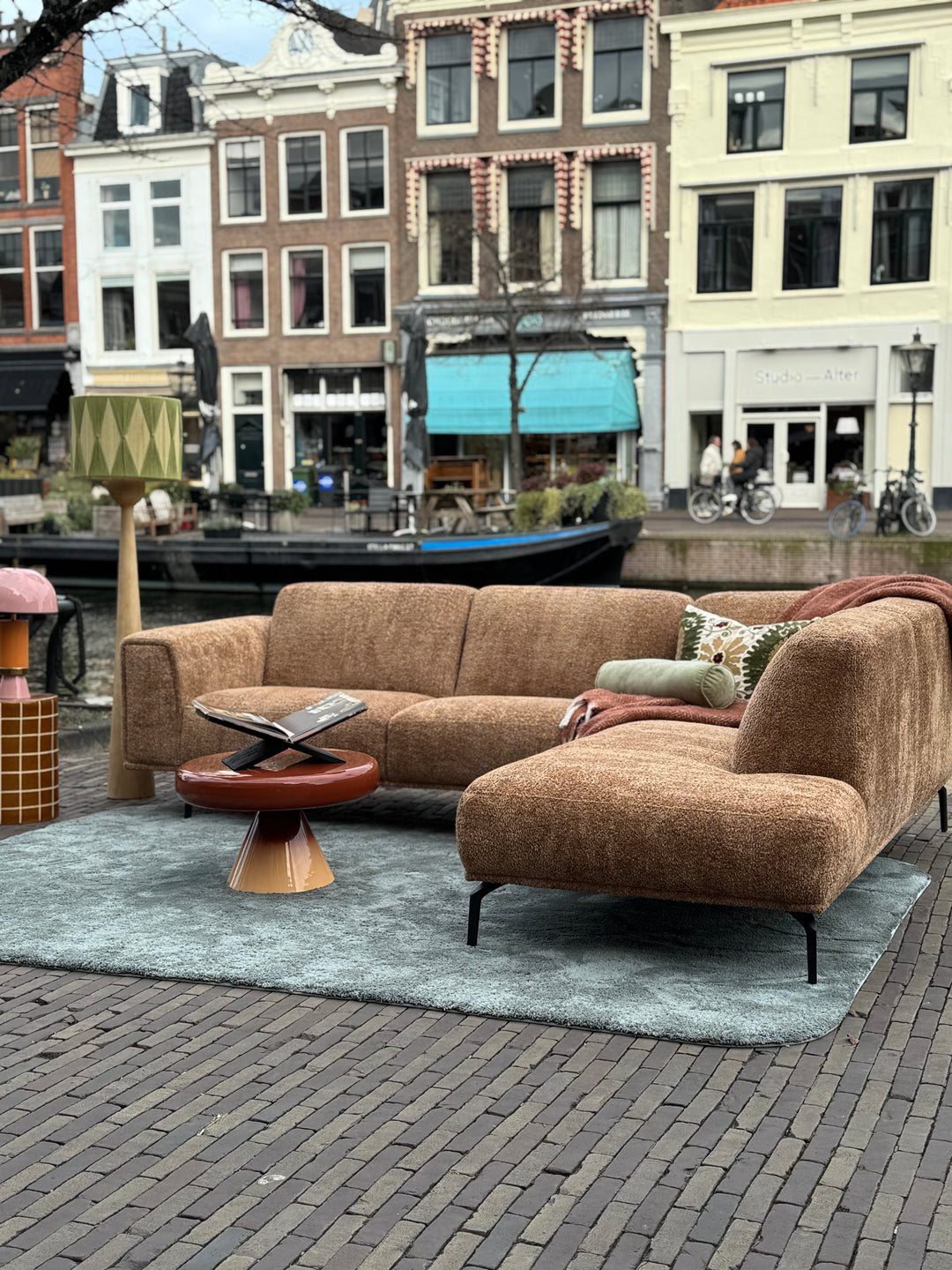 Bank Sydney hoekbank warm yellow