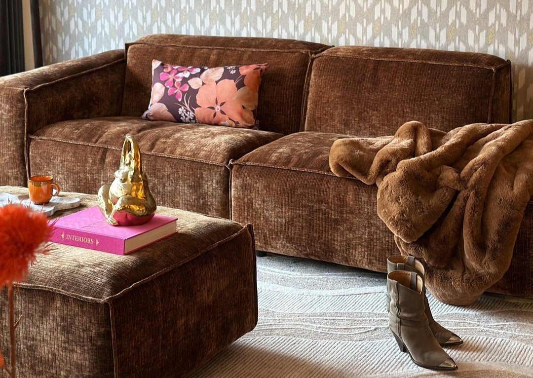 Showmodel Luna bruin/goud + hocker