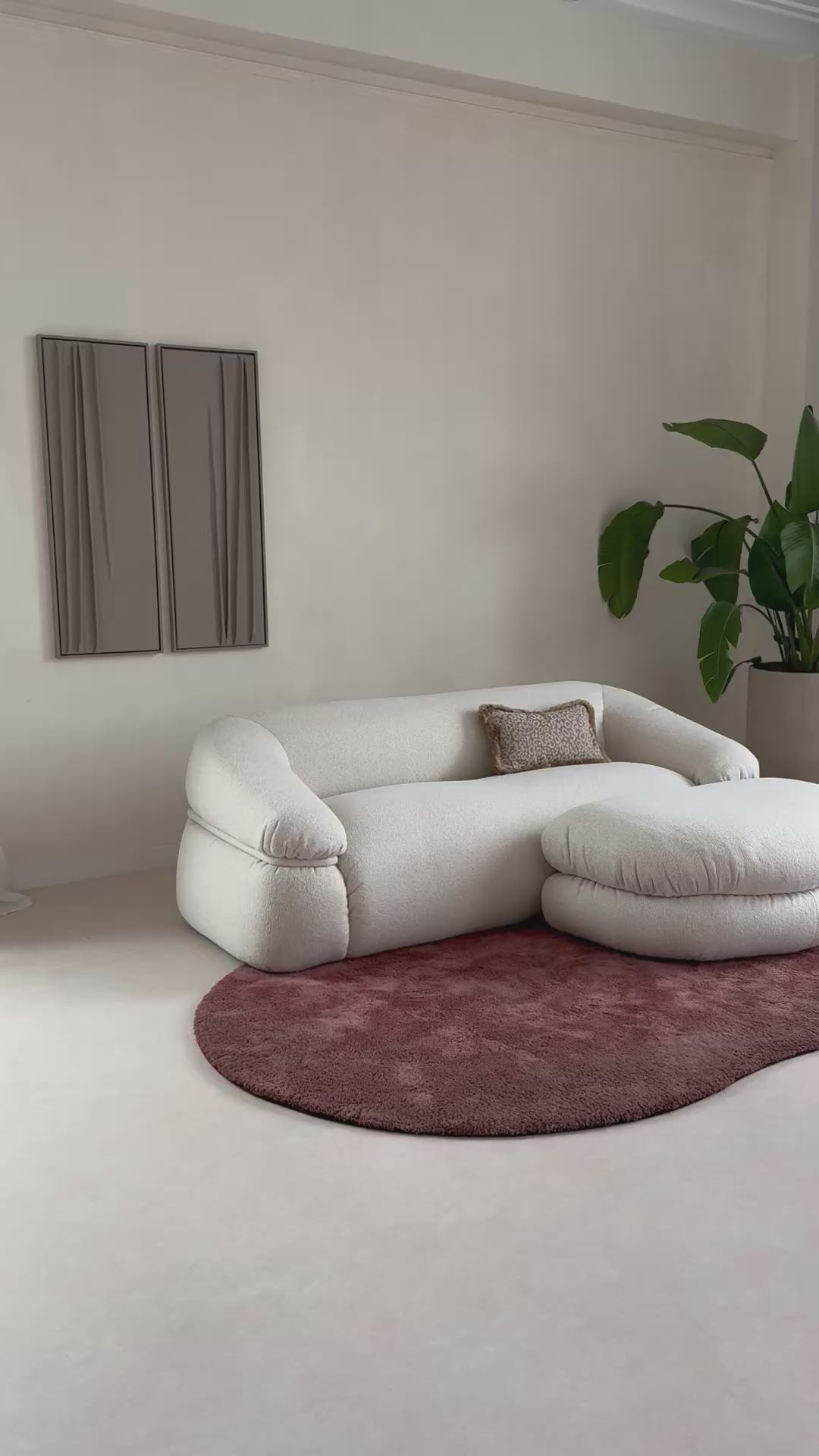 Showmodel Bank Sunday white