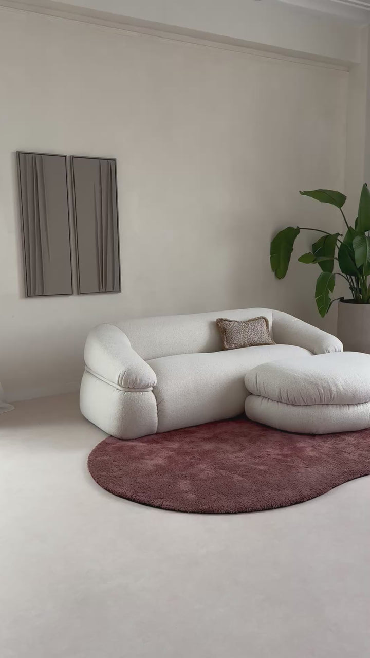 Showmodel Bank Sunday white