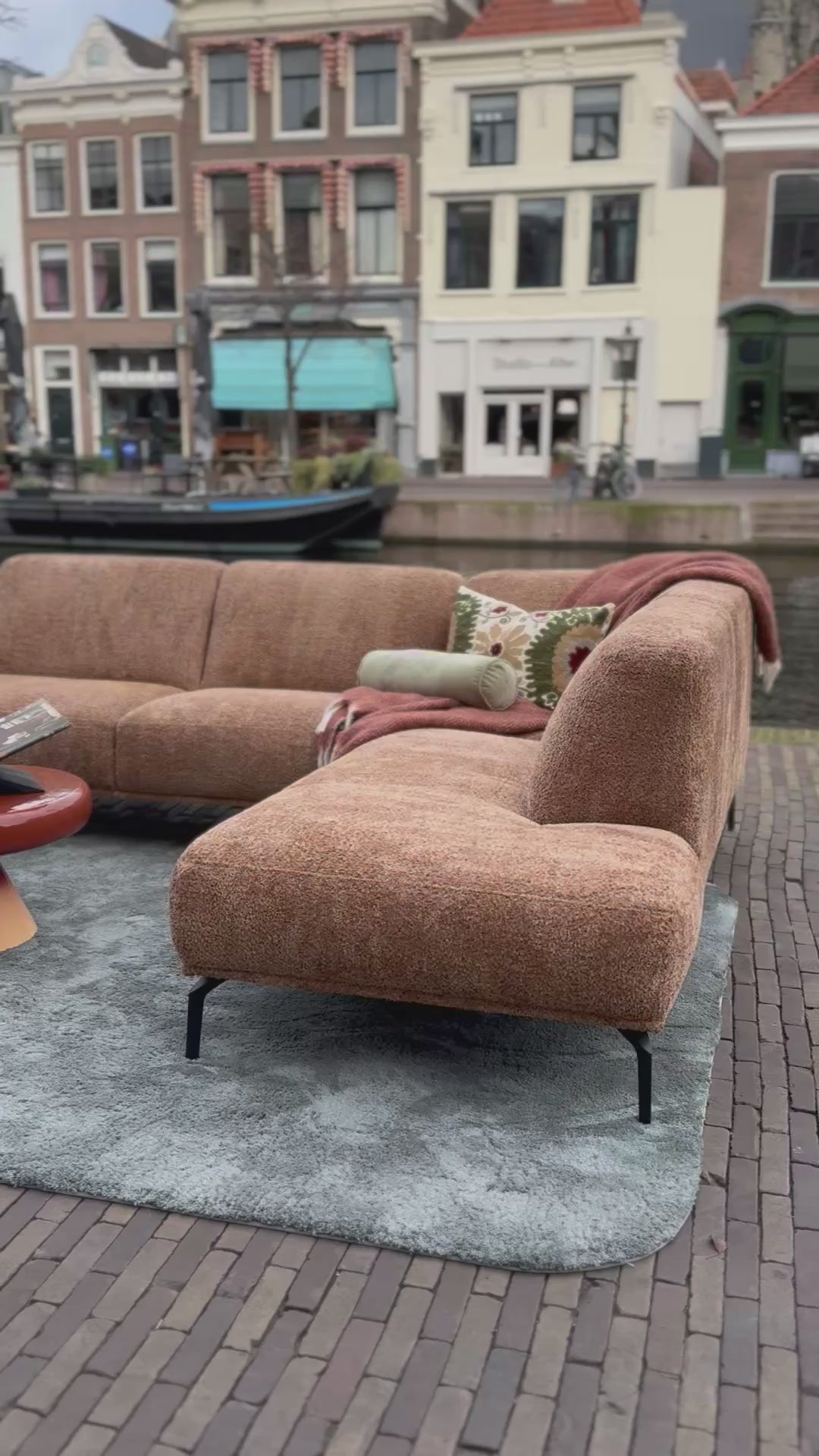 Bank Sydney hoekbank warm yellow