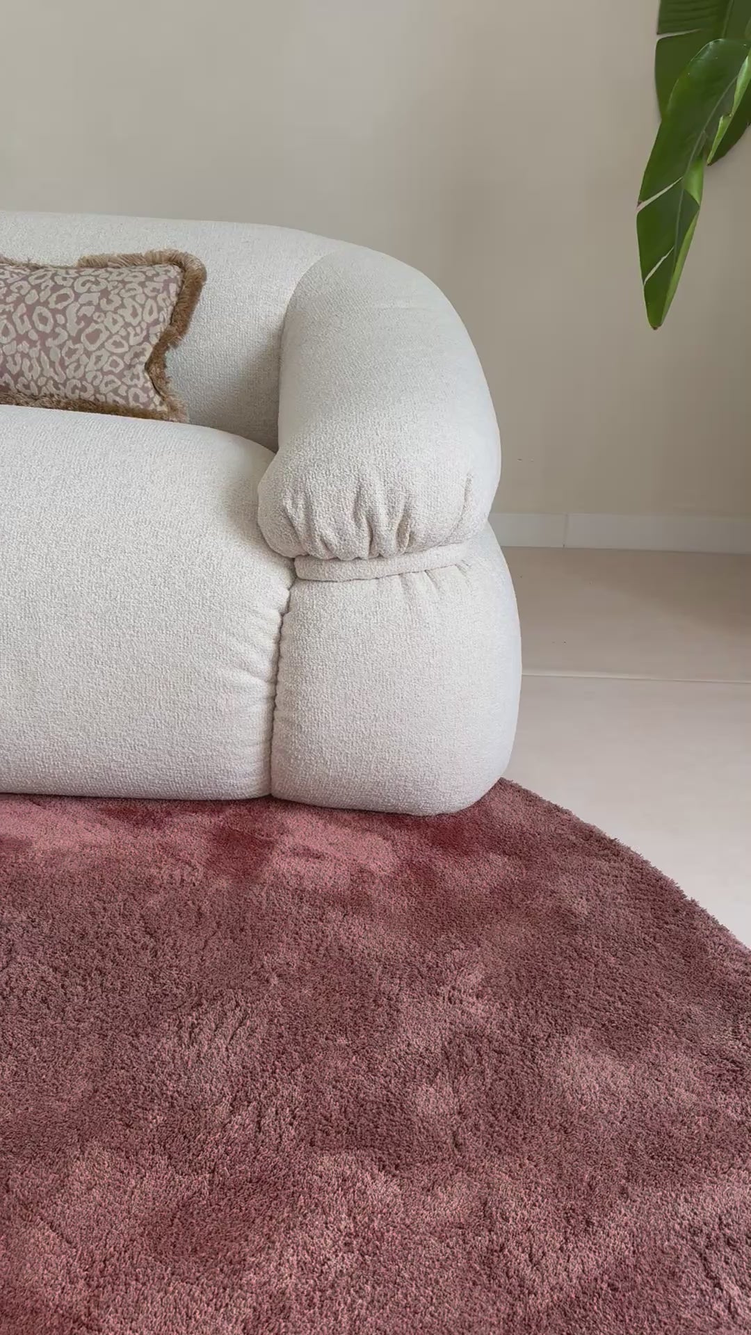 Showmodel Bank Sunday white