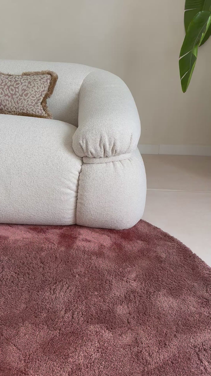 Showmodel Bank Sunday white