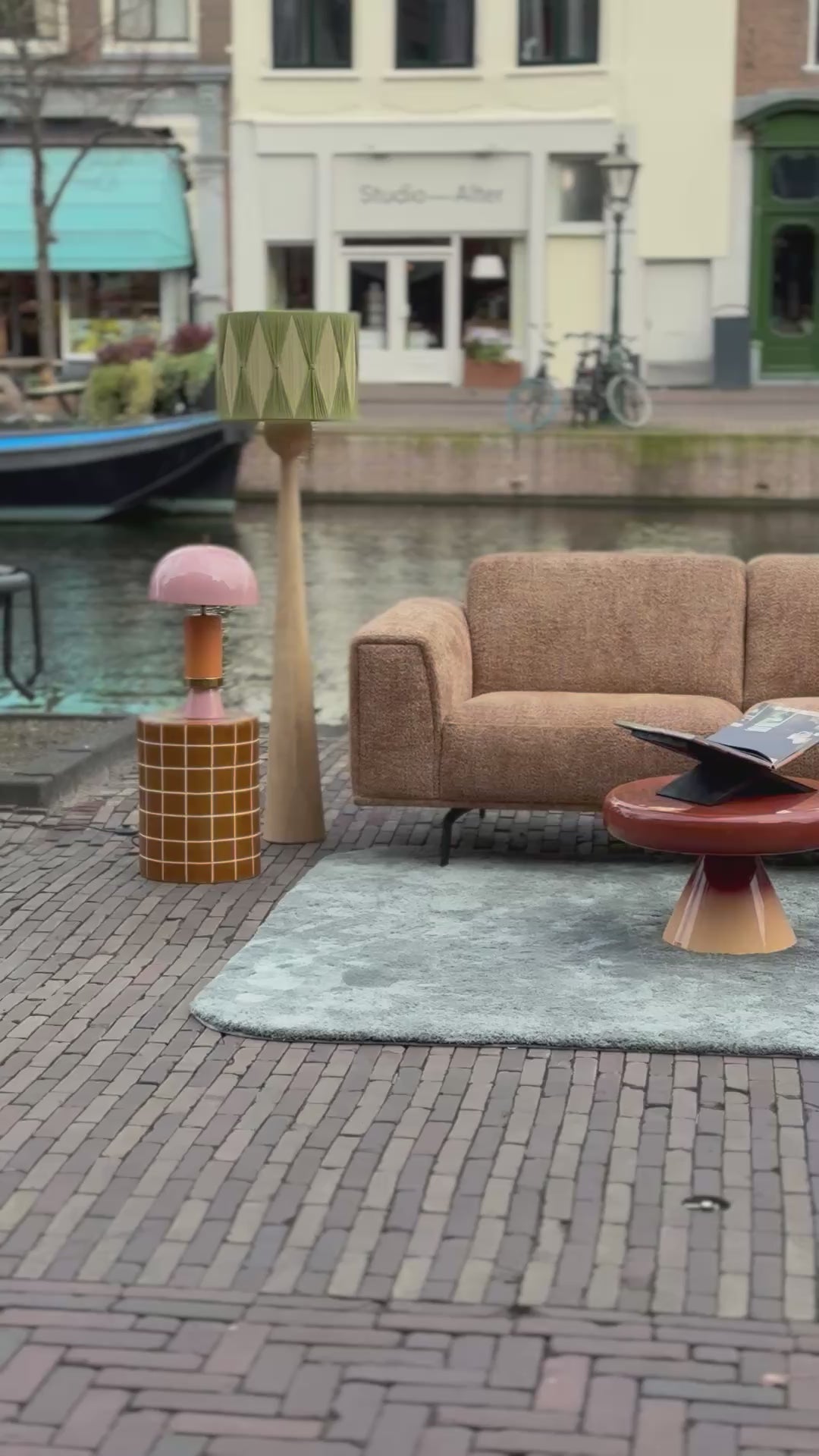 Bank Sydney hoekbank warm yellow